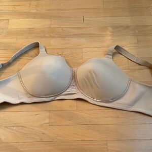 Vanity Fair Beige Nude T-Shirt Bra with Subtle Lace Trim